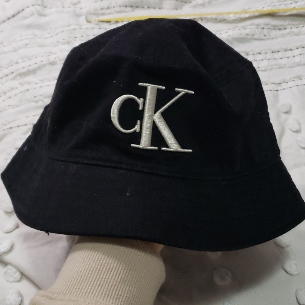 CK calvin klein gender neutral bucket hat 90s black with white embroidery
